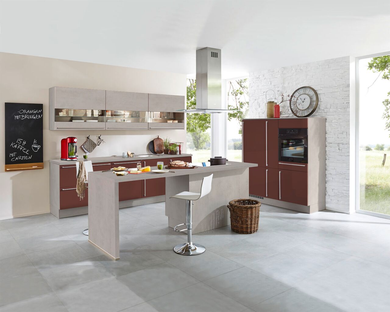 Wohnküche mit Kochinsel nobilia Riva in Beton grau Nachbildung / Easytouch Rostrot matt