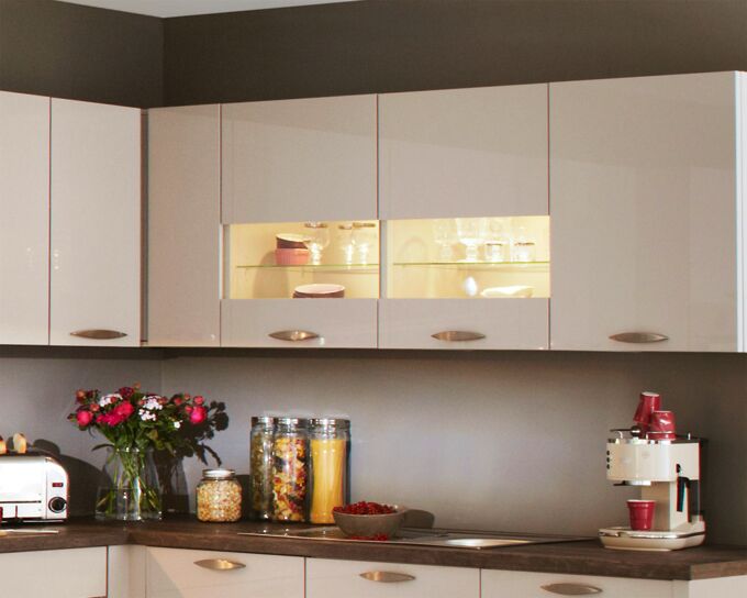 Küchen-Wandschränke mit Segmentglastüren